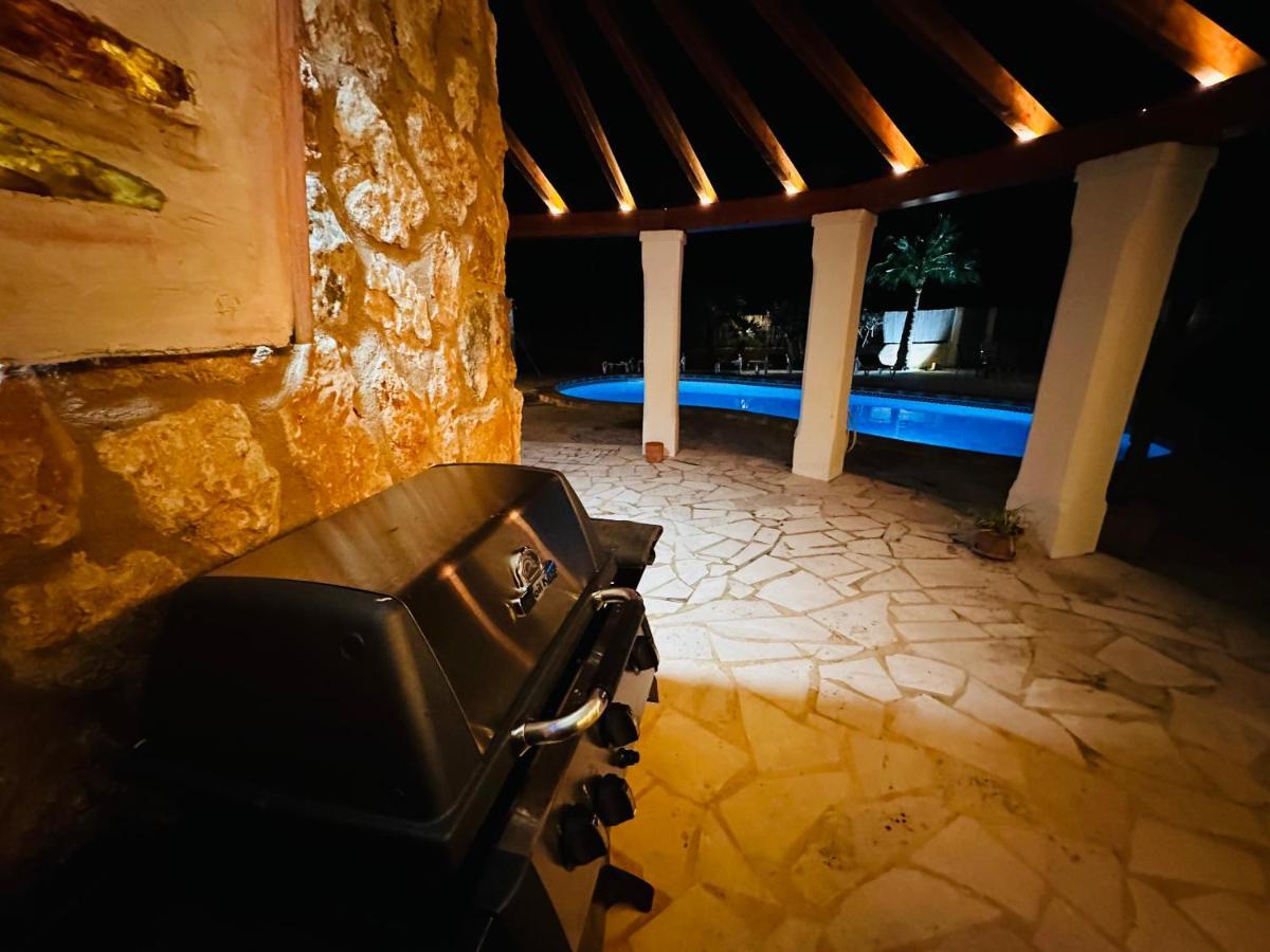 Villa Sanchez In Strandnahe Mit Pool, Jacuzzi, Klima, Wifi, Gas Bbq 산타니 외부 사진